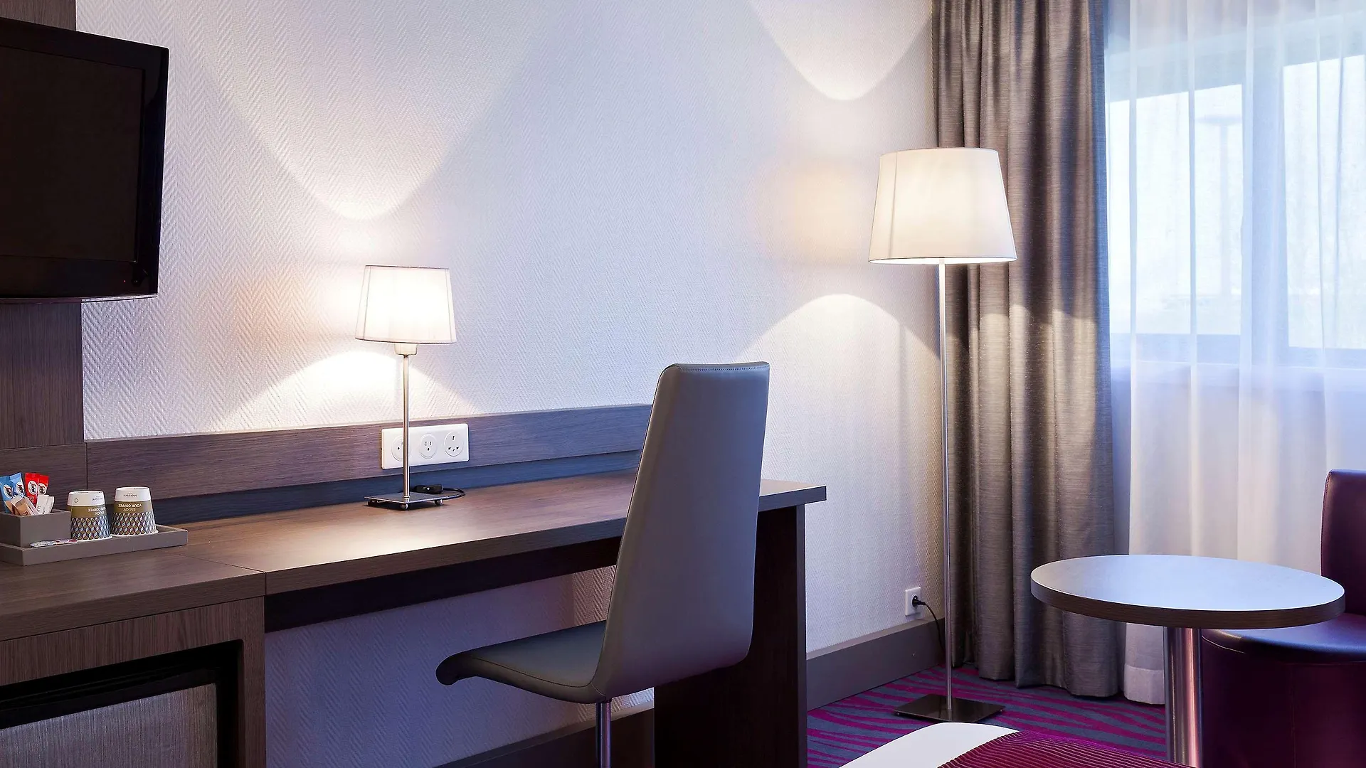 Hotel Mercure 19 Philharmonie La 4*